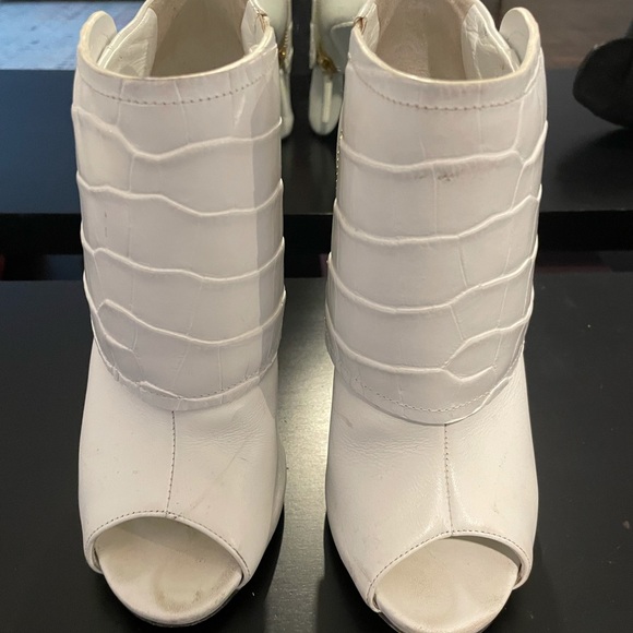 Giuseppe Zanotti Leather Peep-Toe Booties - Picture 5 of 16